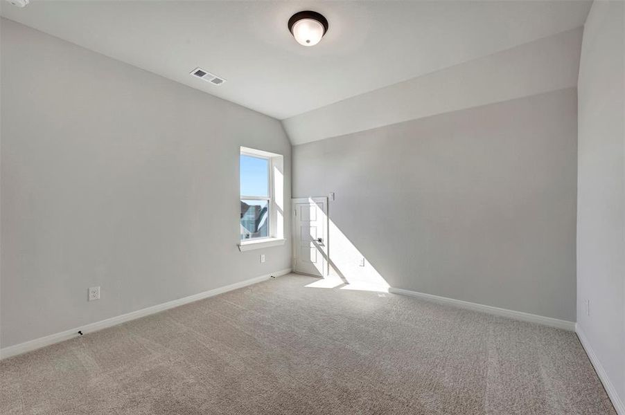 Spacious, unfurnished interior of a new home in Pecan Square - Gardens, Northlake (Image 29).