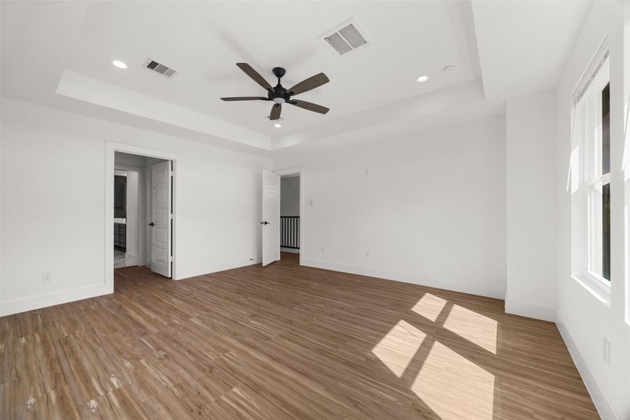 Spacious, unfurnished interior of a new home in , Houston (Image 27).
