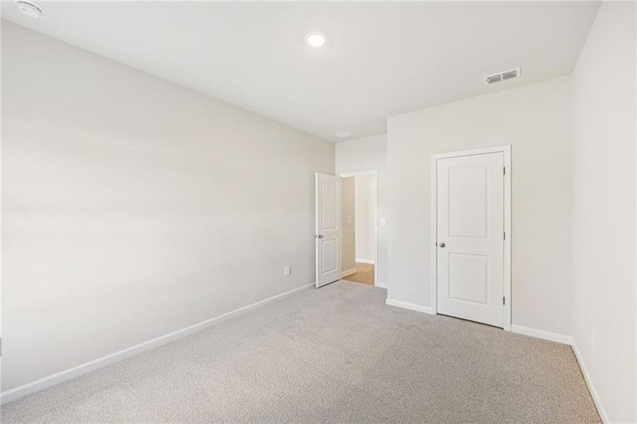 Spacious, unfurnished interior of a new home in The Oaks at Dawson, Dawsonville (Image 15).