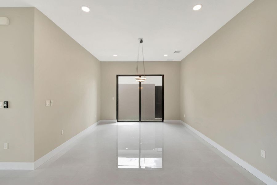 Spacious, unfurnished interior of a new home in , Boca Raton (Image 49).