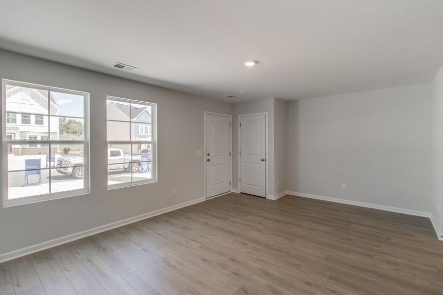 Spacious, unfurnished interior of a new home in Astoria, Columbia (Image 13).