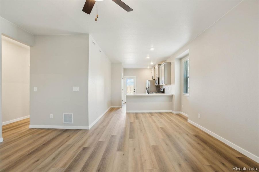 Spacious, unfurnished interior of a new home in Second Creek Farm, Commerce City (Image 9).