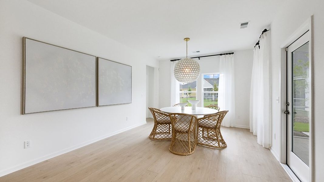 2225 Avery Dining 2of2 F1 9 19 25