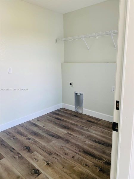 Spacious, unfurnished interior of a new home in , Lake Placid (Image 25).