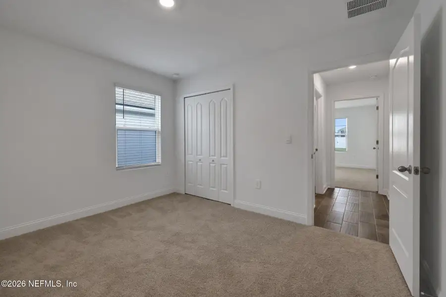 Spacious, unfurnished interior of a new home in Cross Creek, Green Cove Springs (Image 23).