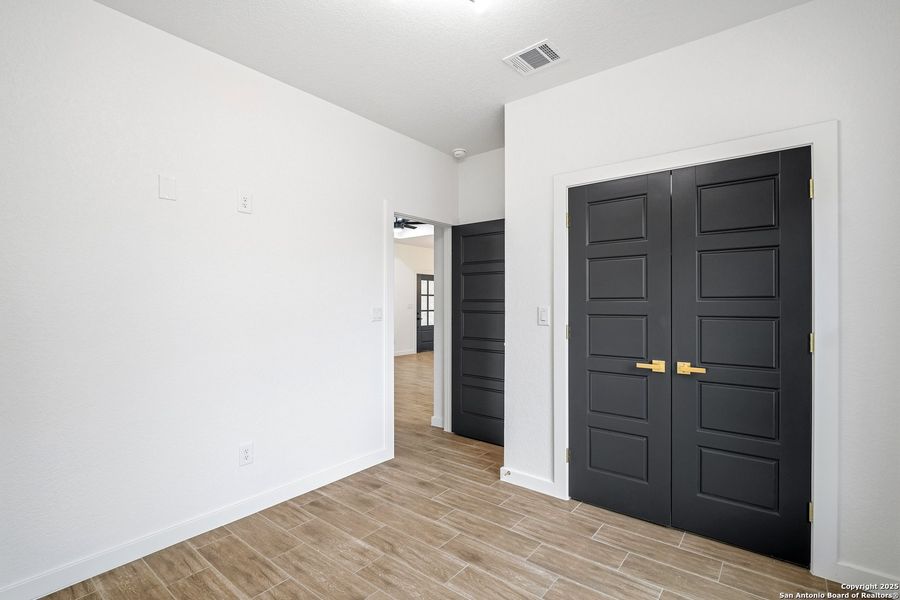 Spacious, unfurnished interior of a new home in , Lytle (Image 22).