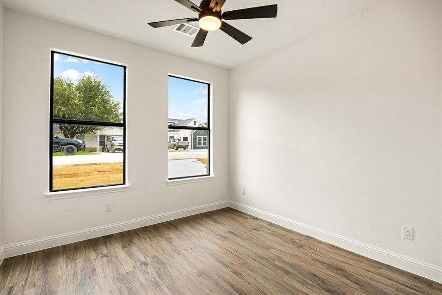 Spacious, unfurnished interior of a new home in , Granbury (Image 10).