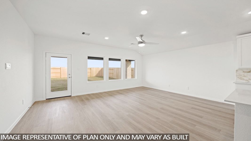 Spacious, unfurnished interior of a new home in Sunterra Lakes, Brookshire (Image 10).