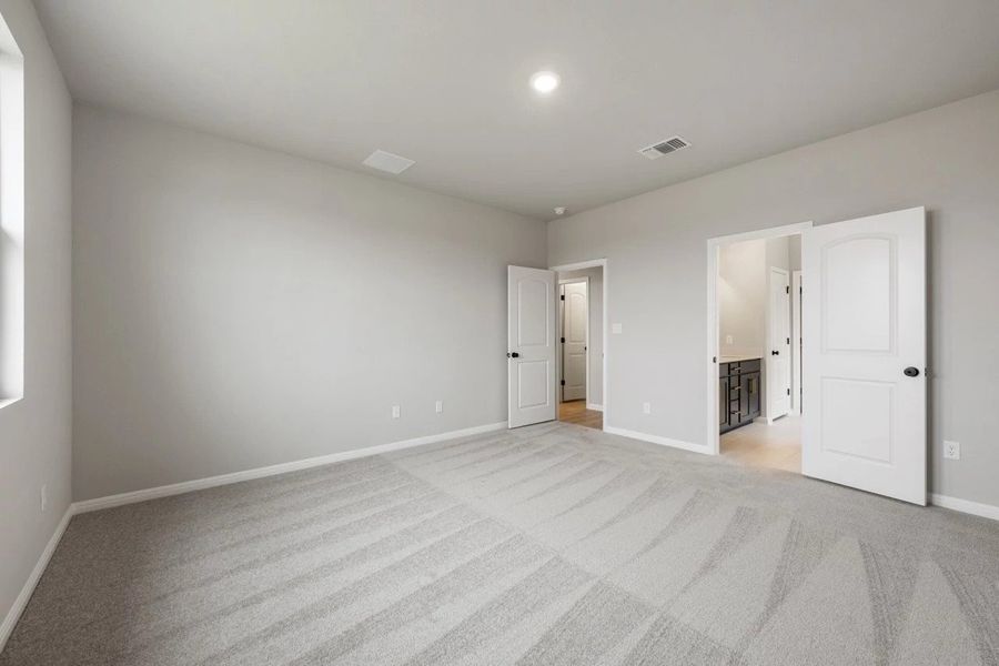 Spacious, unfurnished interior of a new home in Berry Creek Highlands, Georgetown (Image 34).