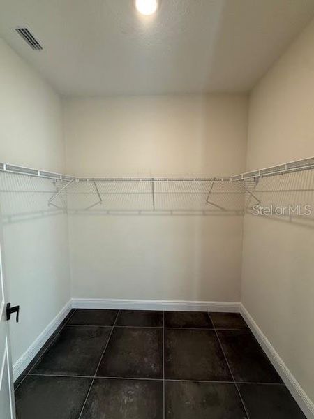 Spacious, unfurnished interior of a new home in , Deland (Image 13).