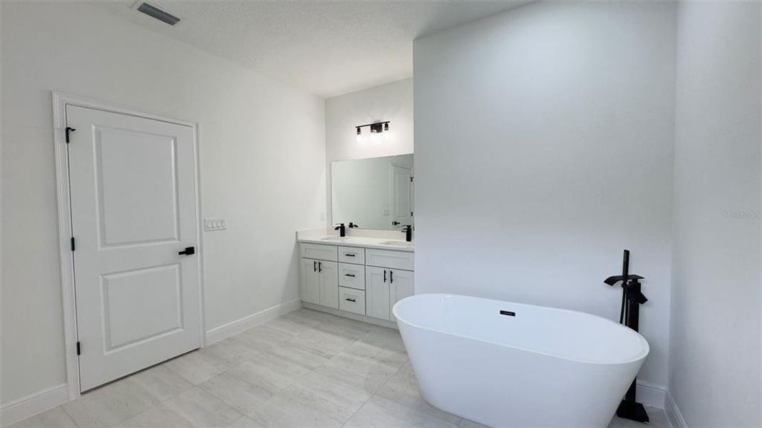 Furnished interior view inside a new home in , Citrus Springs (Image 5).