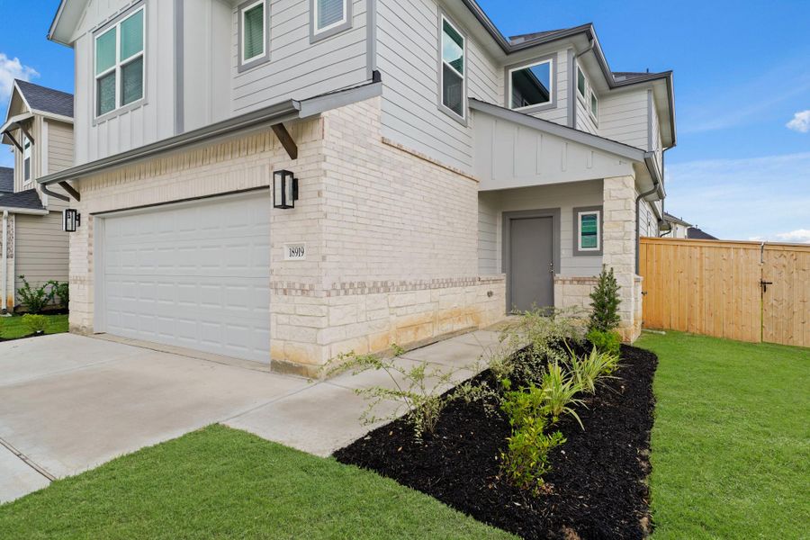 Exterior details and patio area of a home in Grand Oaks Village, Houston (Image 18). Exterior details and patio area of a home in Grand Oaks Village, Houston (Image 18).