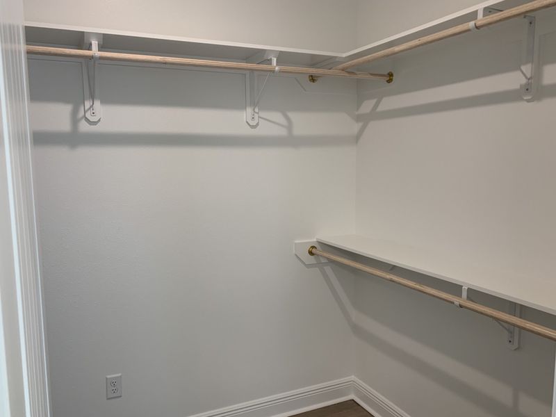 Spacious, unfurnished interior of a new home in Sentinel Ridge, Pace (Image 15).