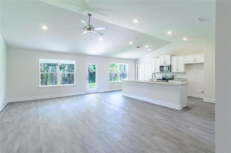 Spacious, unfurnished interior of a new home in , Palm Coast (Image 11).