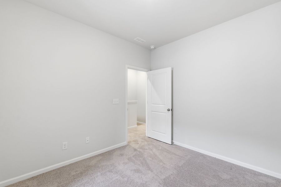 Spacious, unfurnished interior of a new home in Lakeview Village, Charlotte (Image 29).