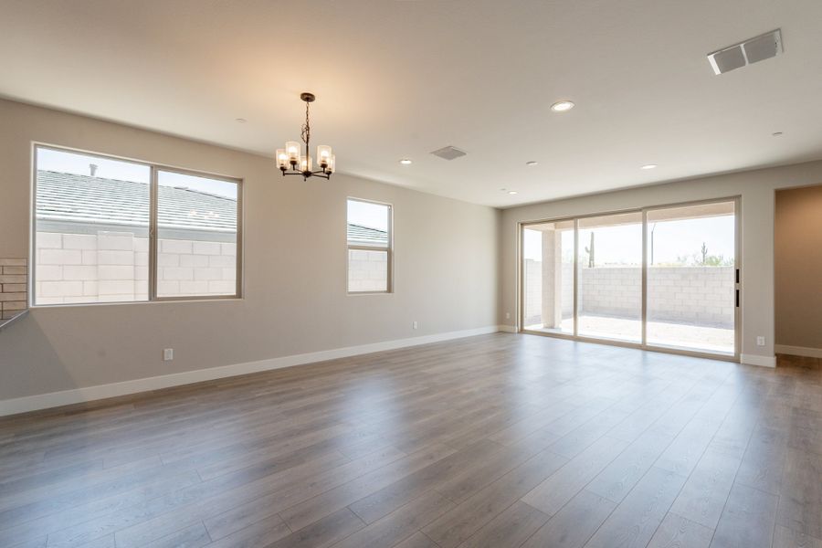 Representative unfurnished interior of a home built from the Larkspur by DRB Homes in The Villas at Mystic, Peoria (Image 19).