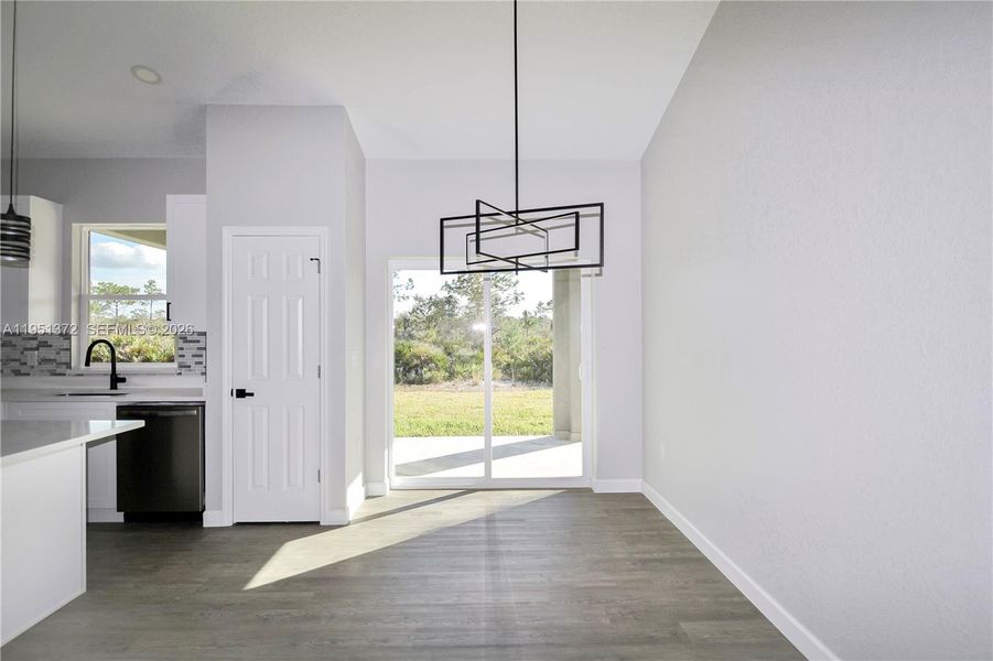 Spacious, unfurnished interior of a new home in , Sebring (Image 31).