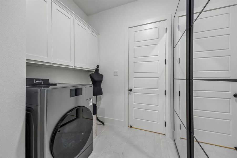 Furnished interior view inside a new home in , Prosper (Image 21).