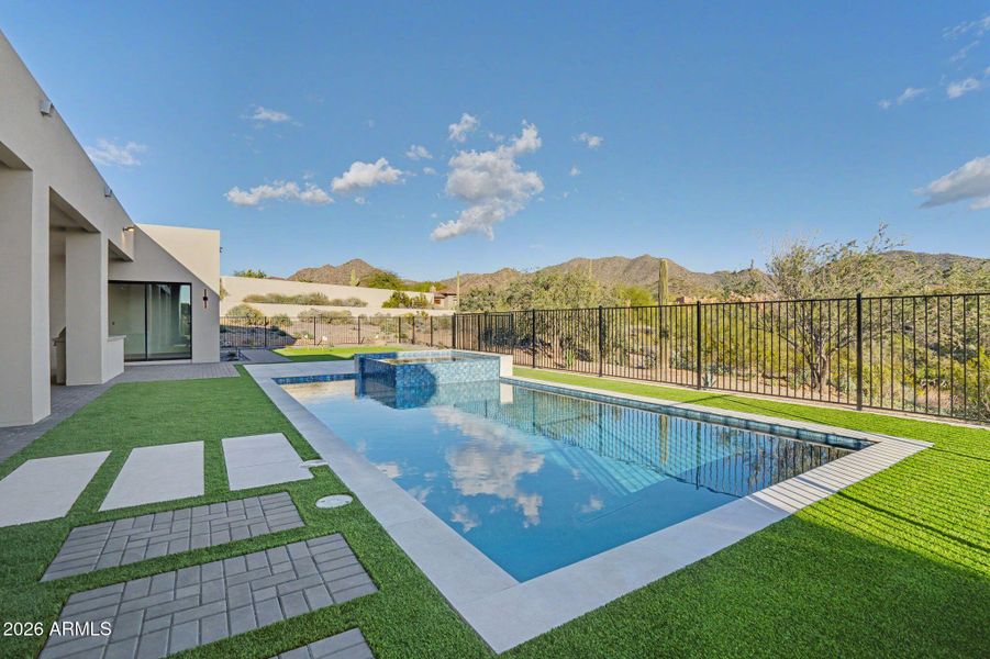 9-web-or-mls-Untitled-09