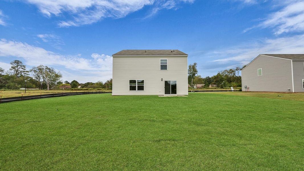 Exterior details and patio area of a home in Huggins Hill, Manning (Image 3).