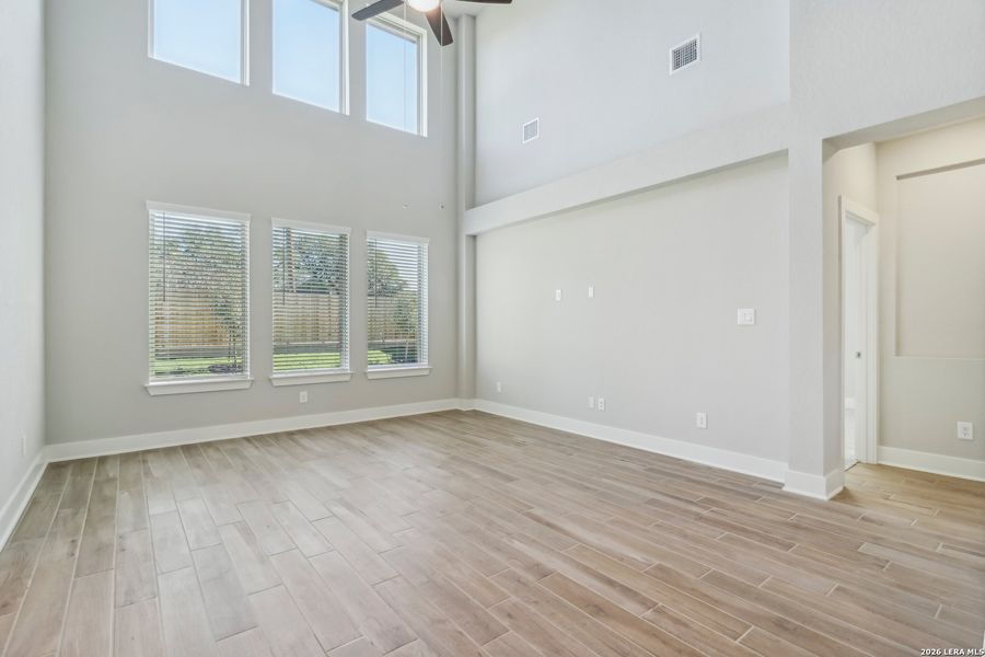 Spacious, unfurnished interior of a new home in Fox Falls, Boerne (Image 16).