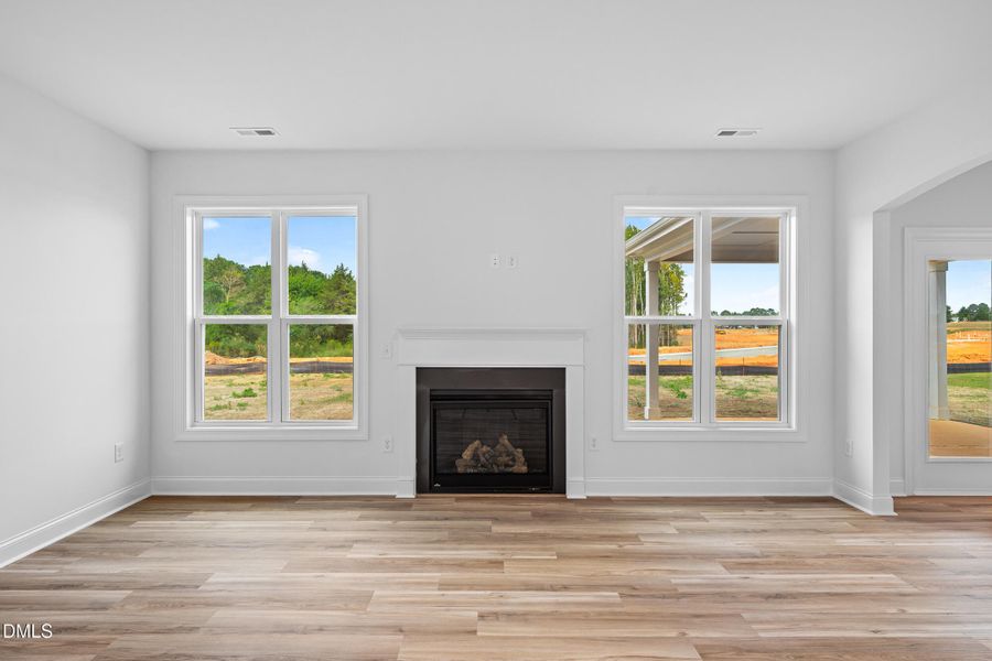 13 -154 Tennyson Dr_ Interior