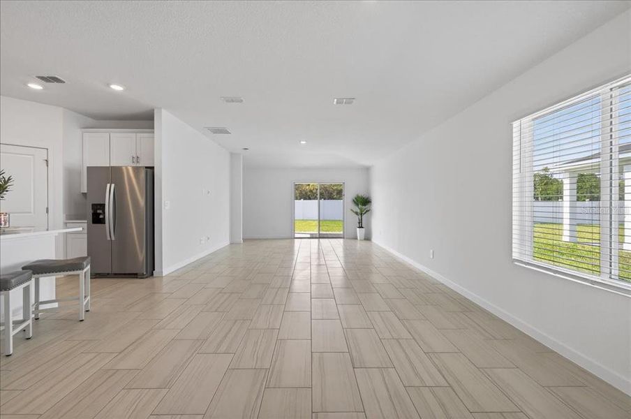 Spacious, unfurnished interior of a new home in Colbert Landings, Palm Coast (Image 28).