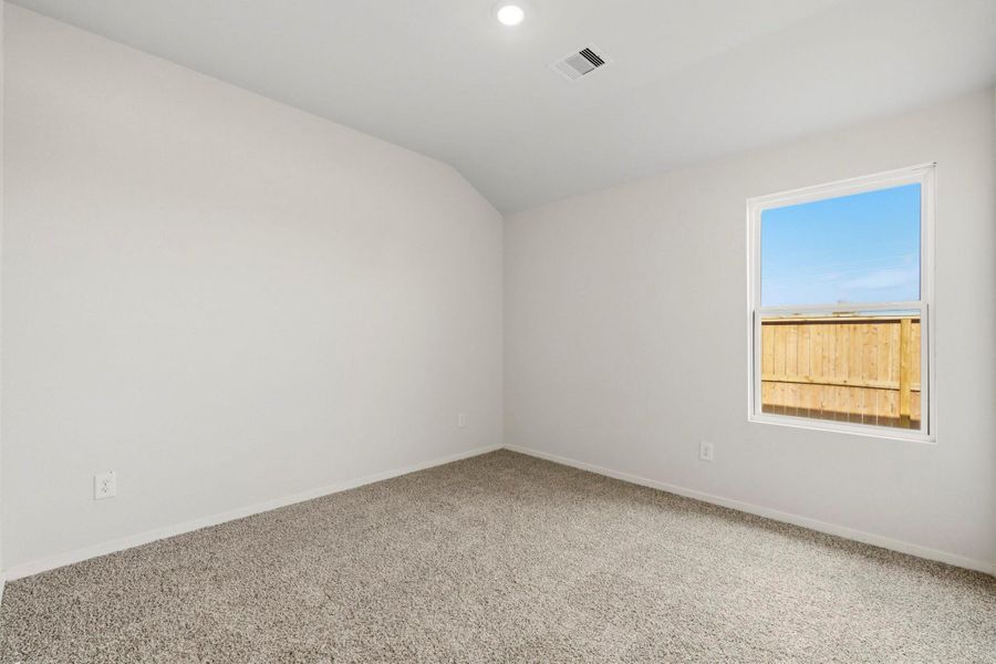 Spacious, unfurnished interior of a new home in Sunterra Lakes, Brookshire (Image 20).