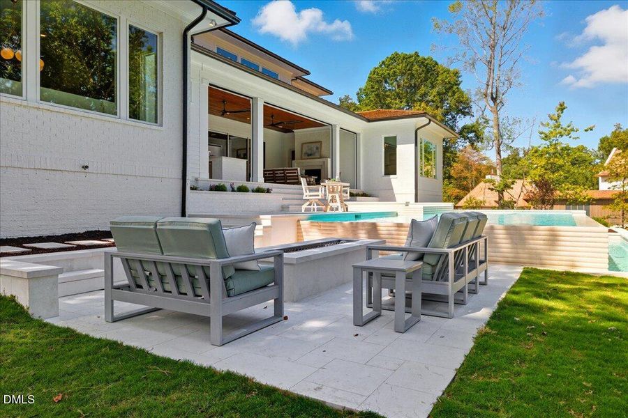 092-1216 Barcroft Pl