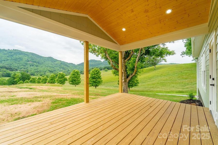 Exterior details and patio area of a home in , Clyde (Image 3).