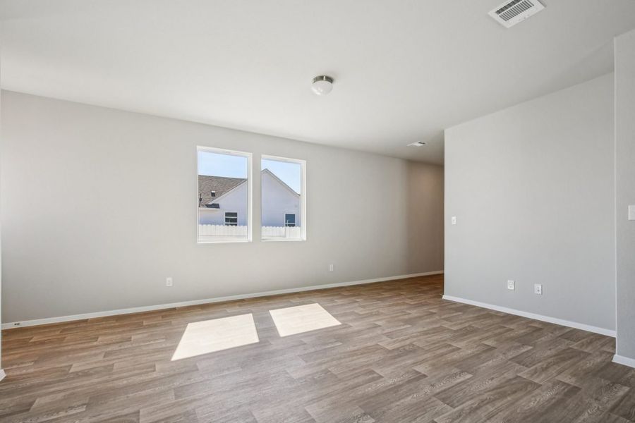 Spacious, unfurnished interior of a new home in Harvest Ridge, Elgin (Image 10).