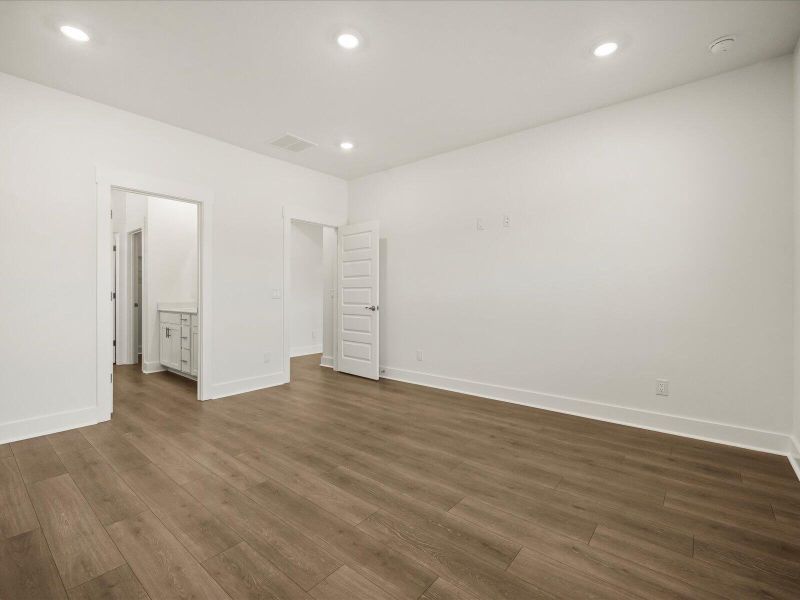 Spacious, unfurnished interior of a new home in The Coves at Lakes of Cane Bay, Summerville (Image 16). Spacious, unfurnished interior of a new home in The Coves at Lakes of Cane Bay, Summerville (Image 16).