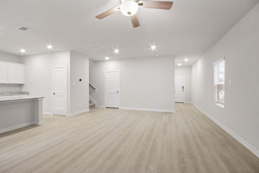 Spacious, unfurnished interior of a new home in Maple Heights, Porter (Image 9).