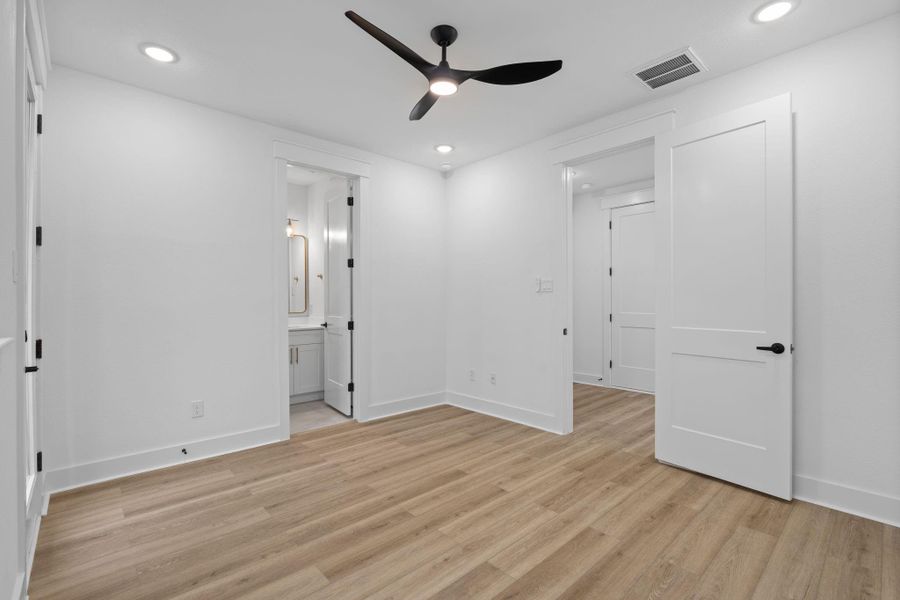 Spacious, unfurnished interior of a new home in , Houston (Image 25).