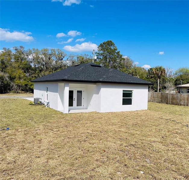 Exterior details and patio area of a home in , Eustis (Image 3).