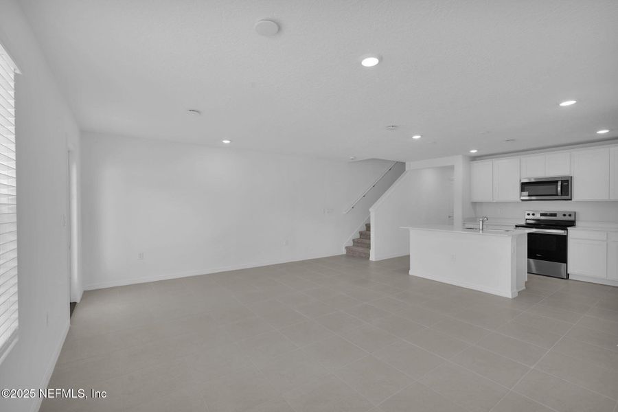 Spacious, unfurnished interior of a new home in , Jacksonville (Image 14).