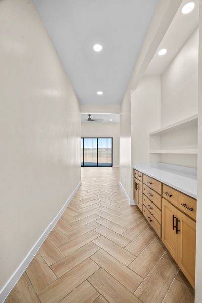 Spacious, unfurnished interior of a new home in Verdancia, El Paso (Image 37).