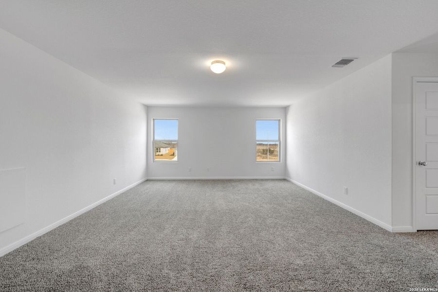 Spacious, unfurnished interior of a new home in Greenspoint Heights, Seguin (Image 39).