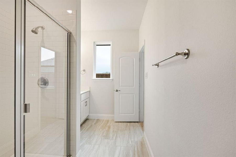 Spacious, unfurnished interior of a new home in Creekside, Royse City (Image 13).