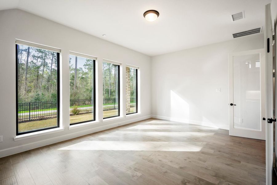 Light and bright with gorgeous views in this bonus space off the kitchen. This space has custom blinds and can be used as a dining room or game room.