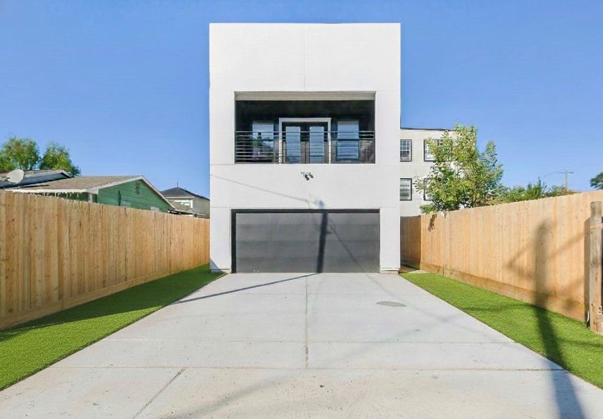 Exterior details and patio area of a home in , Houston (Image 21).