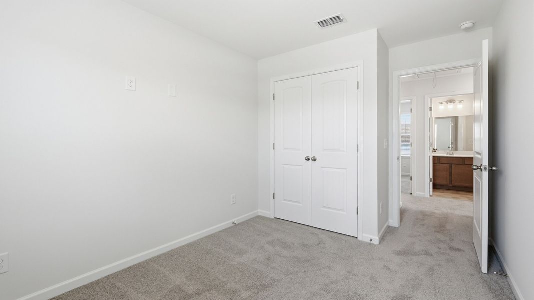 Spacious, unfurnished interior of a new home in Wheatfield, Shelbyville (Image 23).