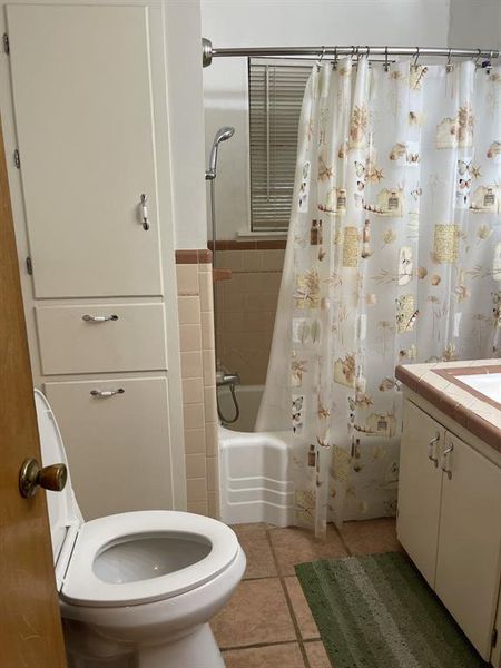 Furnished interior view inside a new home in , Bangs (Image 6).