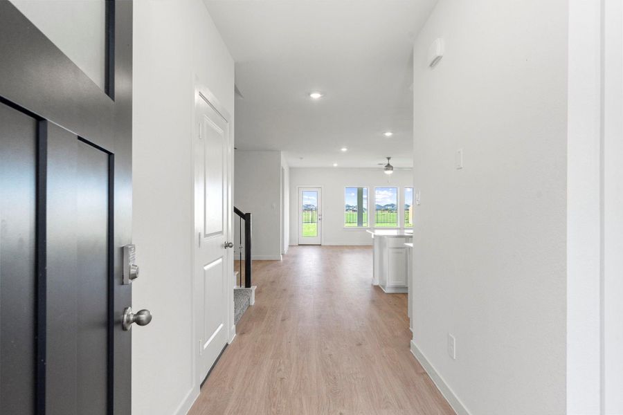 Spacious, unfurnished interior of a new home in Tamarron, Fulshear (Image 20).