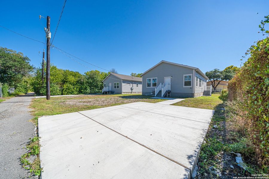 Image 33 of a home in . Image 33 of a home in .