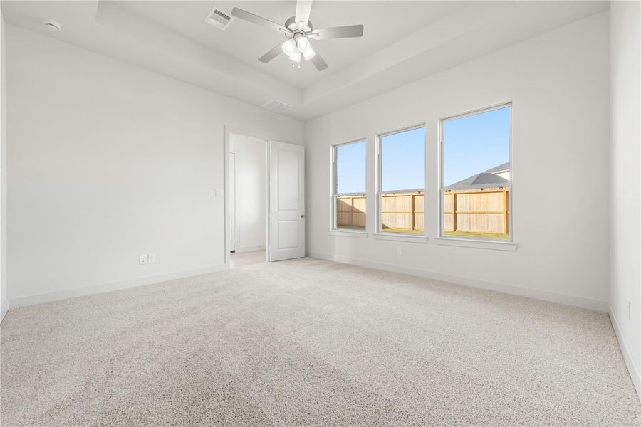 Representative image. Features, selections and colors may vary.