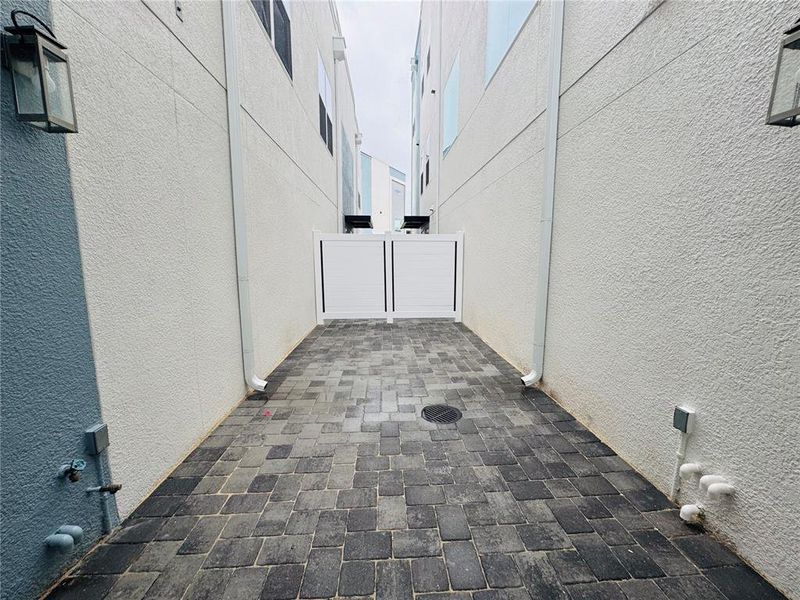 Exterior details and patio area of a home in , Oviedo (Image 23).