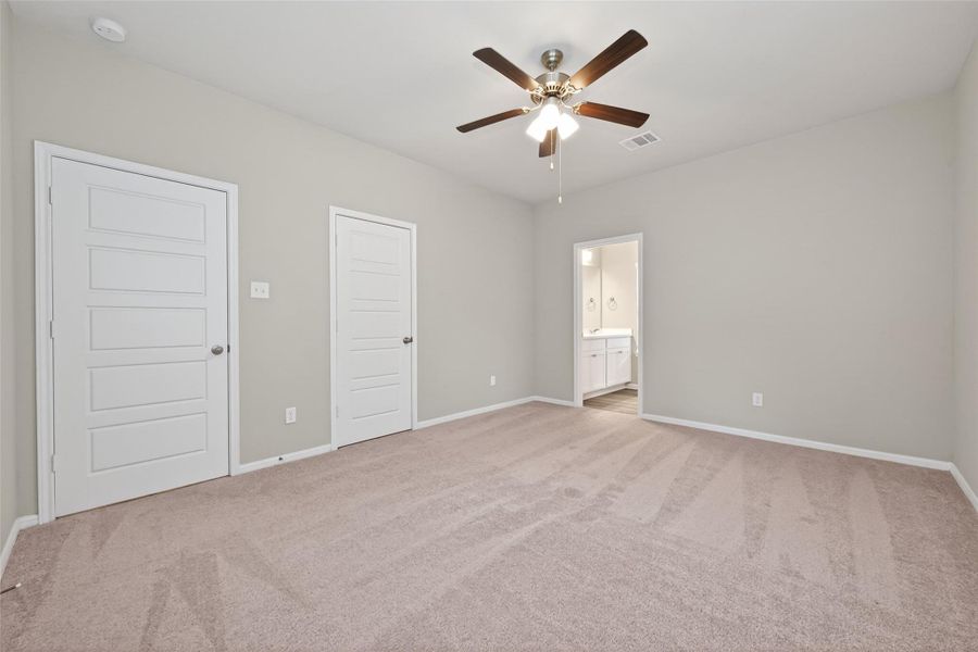 Spacious, unfurnished interior of a new home in , Huffman (Image 35).