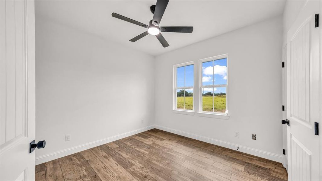 Spacious, unfurnished interior of a new home in Oak Water Ranch, Granbury (Image 15).