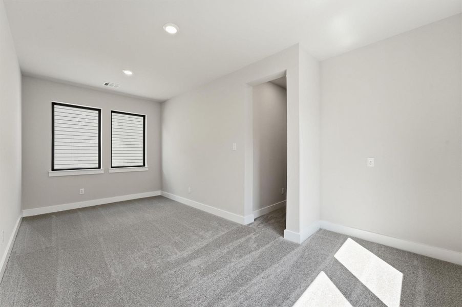 Spacious, unfurnished interior of a new home in Two Step Farm, Montgomery (Image 16).